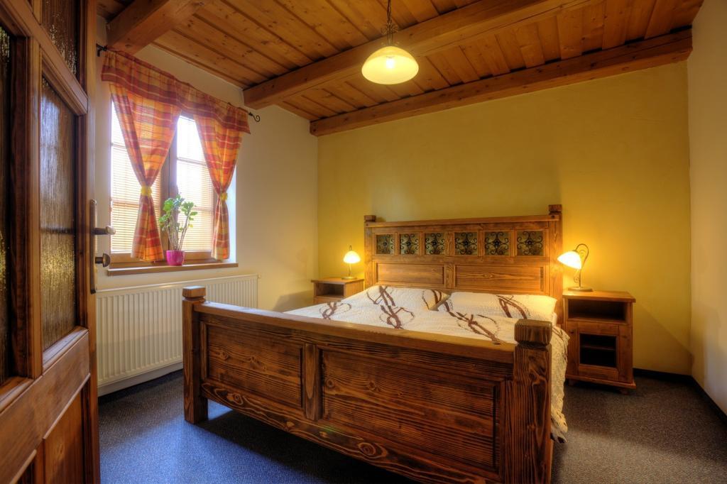 Penzión Grobský Dvor Slovensky Grob Habitación foto