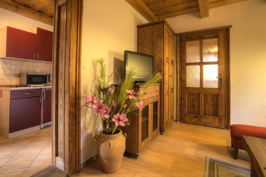 Penzión Grobský Dvor Slovensky Grob Habitación foto